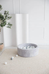 Monio - Plush Ball Pit + 200 Balls (colour of your choice) - Light Grey