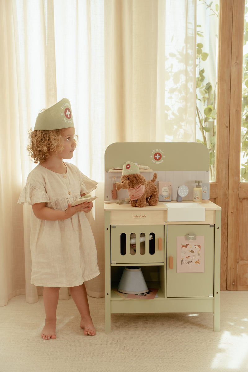 Little Dutch - Wooden Veterinary Practice