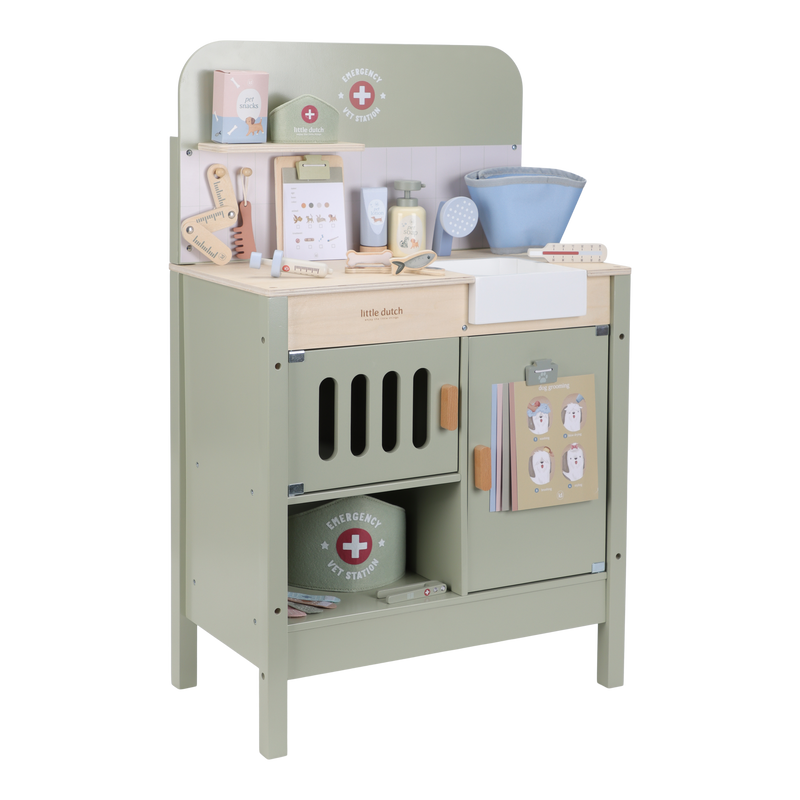 Little Dutch - Wooden Veterinary Practice